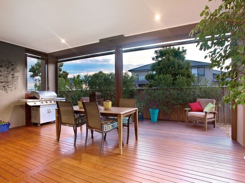 22 North Shore Drive, Sanctuary Lakes VIC 3030