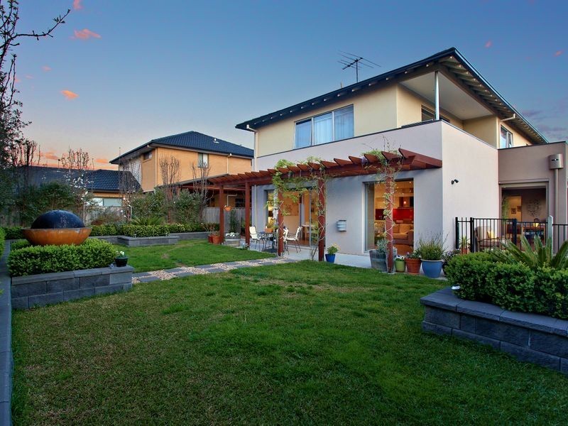 22 North Shore Drive, Sanctuary Lakes VIC 3030