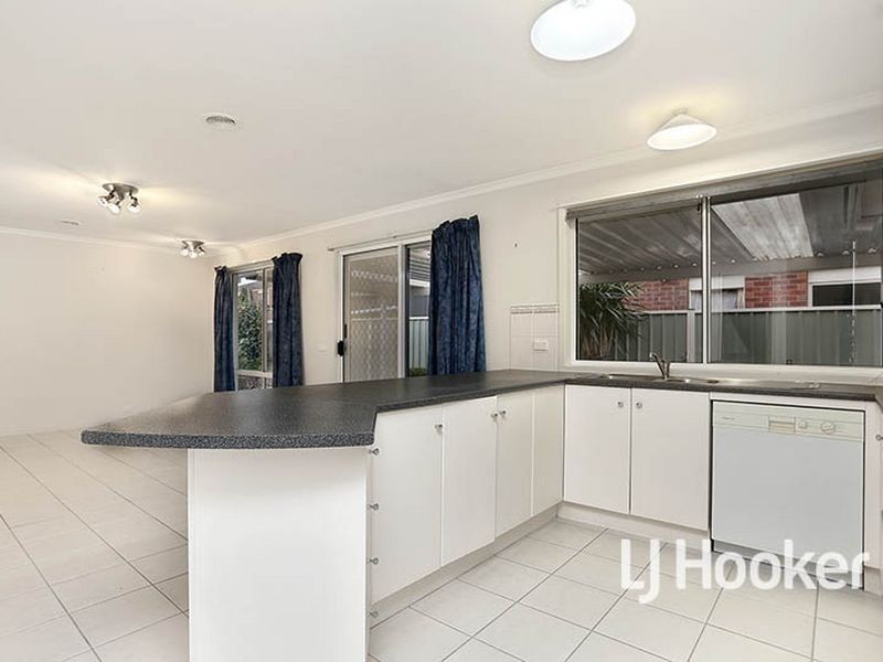 24 Dalkeith Drive, Point Cook VIC 3030