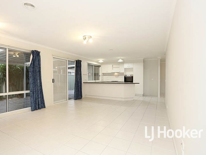 24 Dalkeith Drive, Point Cook VIC 3030