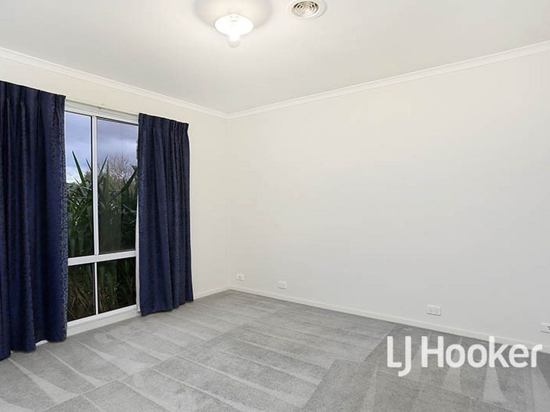 24 Dalkeith Drive, Point Cook VIC 3030