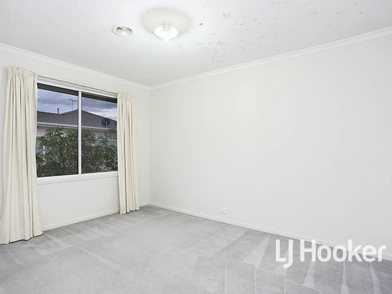 24 Dalkeith Drive, Point Cook VIC 3030