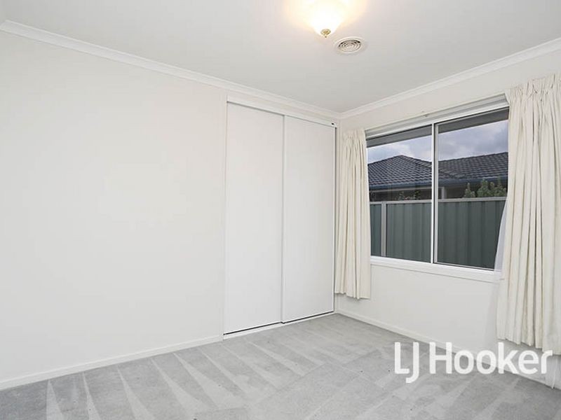 24 Dalkeith Drive, Point Cook VIC 3030