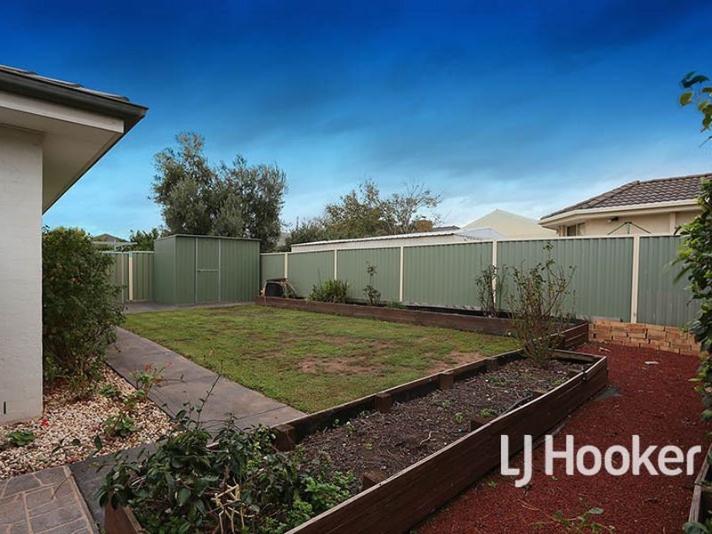 24 Dalkeith Drive, Point Cook VIC 3030