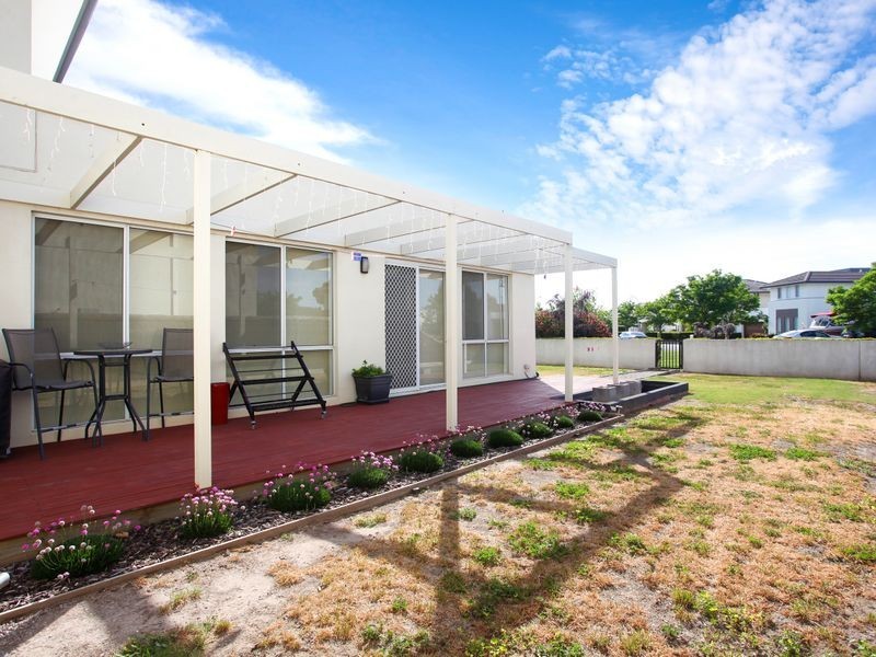 12 Signature Boulevard, Sanctuary Lakes VIC 3030