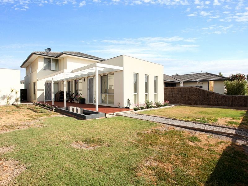 12 Signature Boulevard, Sanctuary Lakes VIC 3030