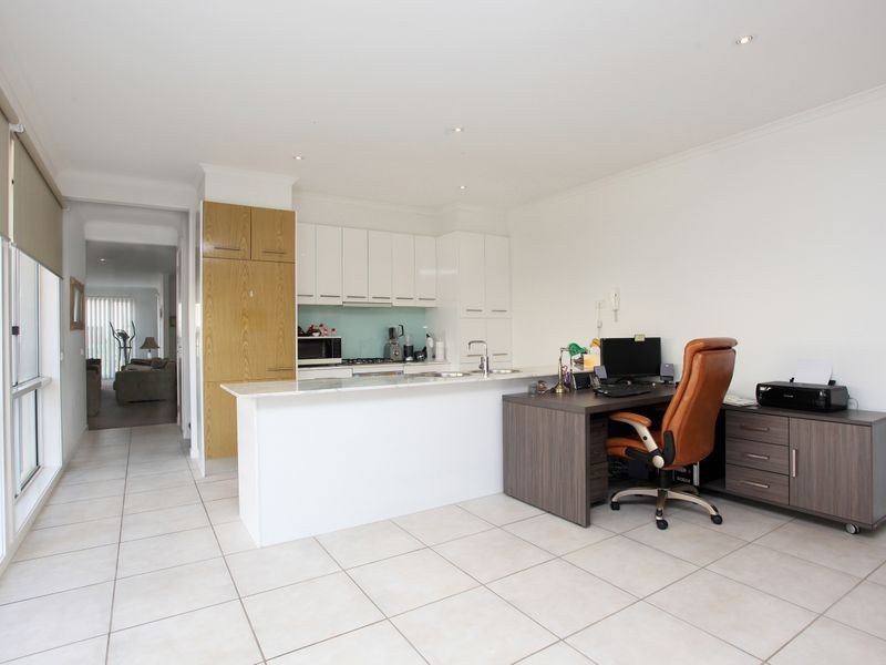 12 Signature Boulevard, Sanctuary Lakes VIC 3030