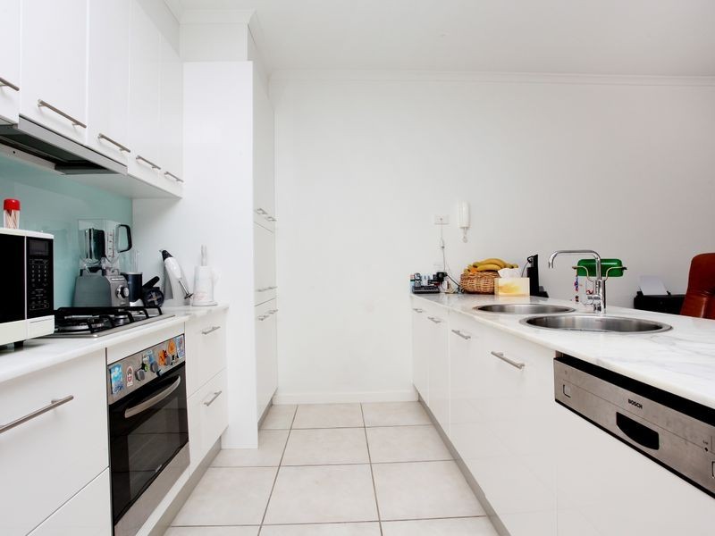 12 Signature Boulevard, Sanctuary Lakes VIC 3030