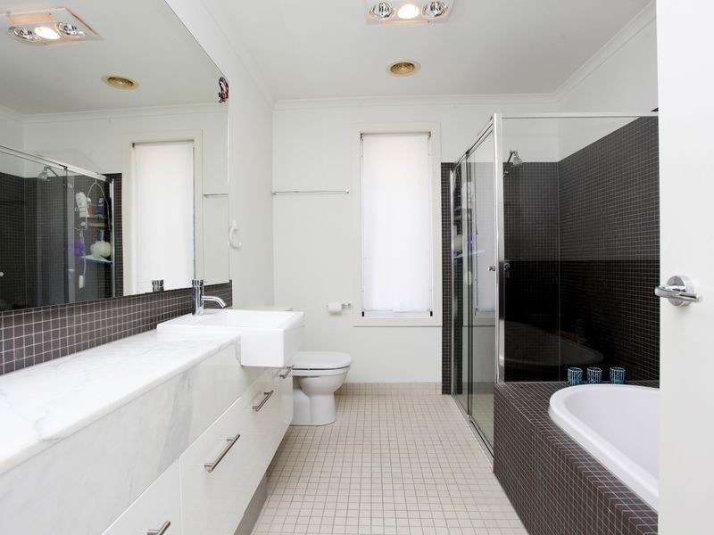 12 Signature Boulevard, Sanctuary Lakes VIC 3030