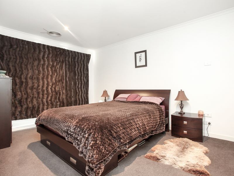 12 Signature Boulevard, Sanctuary Lakes VIC 3030