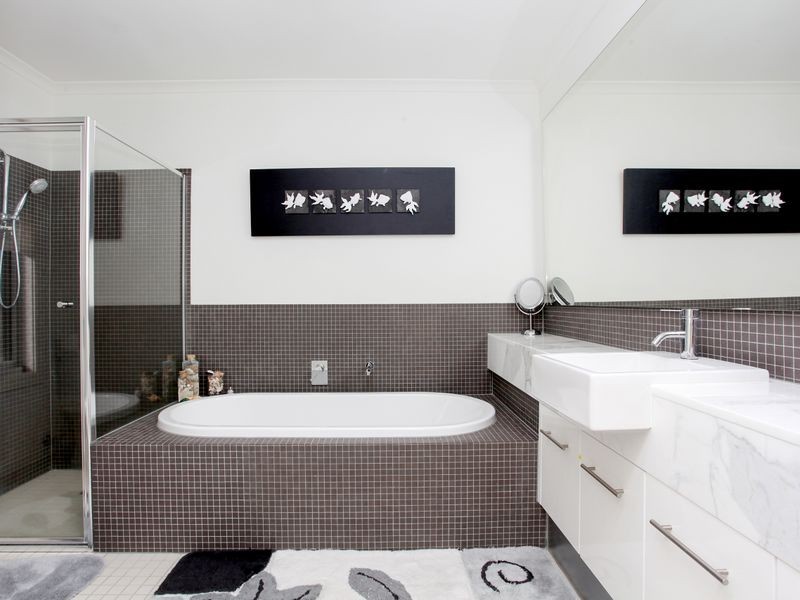 12 Signature Boulevard, Sanctuary Lakes VIC 3030