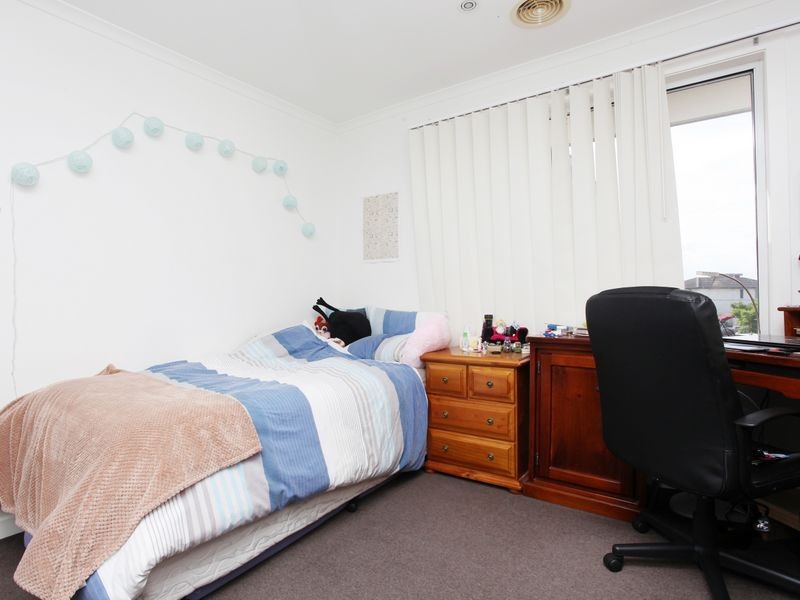 12 Signature Boulevard, Sanctuary Lakes VIC 3030