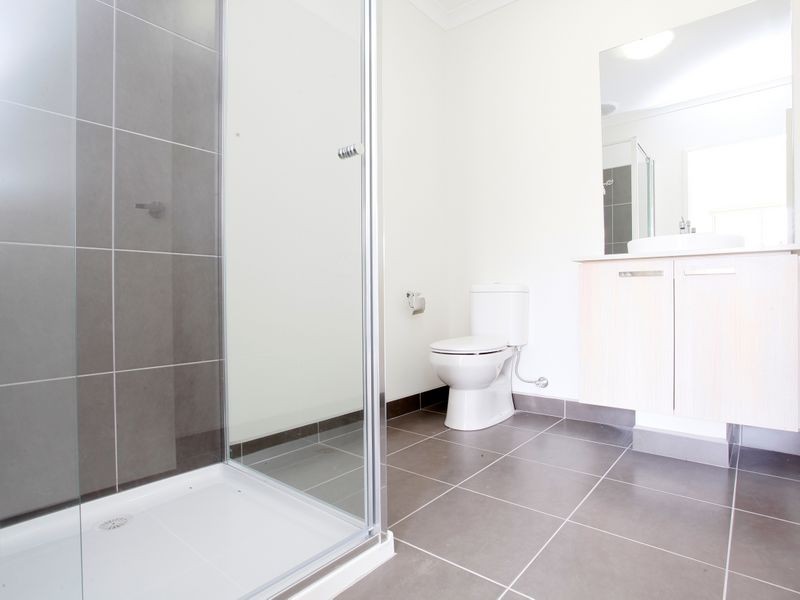 135 Beachview Parade, Sanctuary Lakes VIC 3030