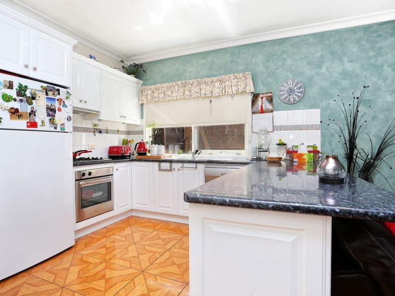 8 Lancaster Drive, Point Cook VIC 3030