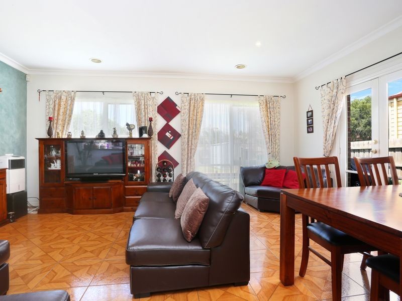 8 Lancaster Drive, Point Cook VIC 3030