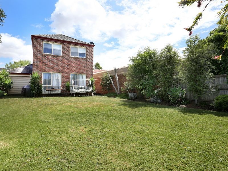 8 Lancaster Drive, Point Cook VIC 3030