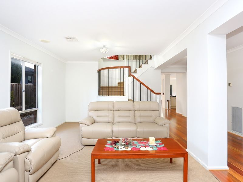 10 Bloomingdale Court, Sanctuary Lakes VIC 3030