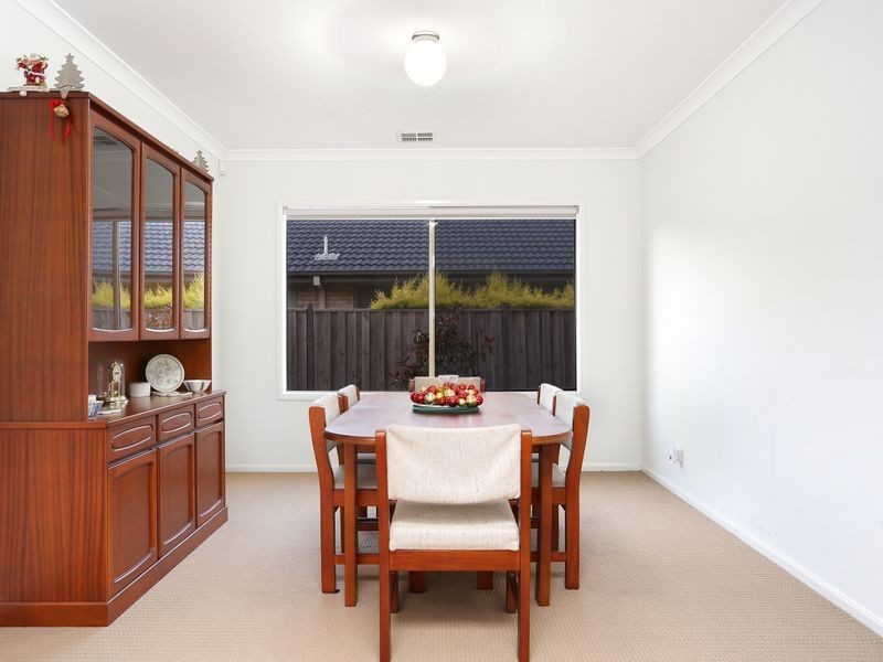 10 Bloomingdale Court, Sanctuary Lakes VIC 3030