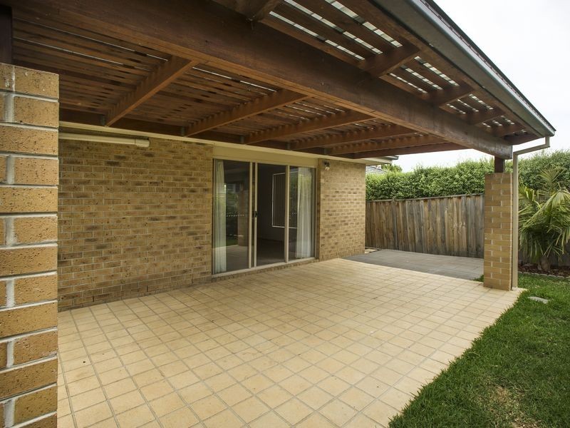 12 North Shore Drive, Sanctuary Lakes VIC 3030