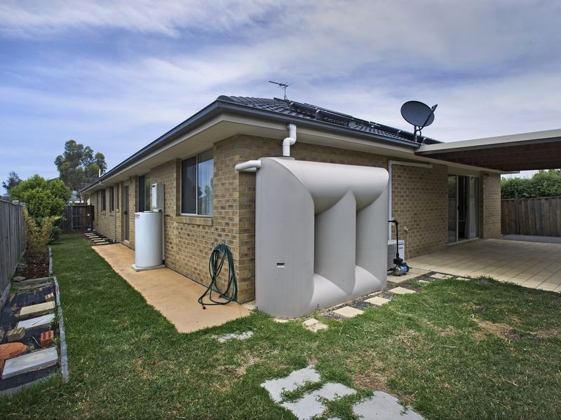 12 North Shore Drive, Sanctuary Lakes VIC 3030