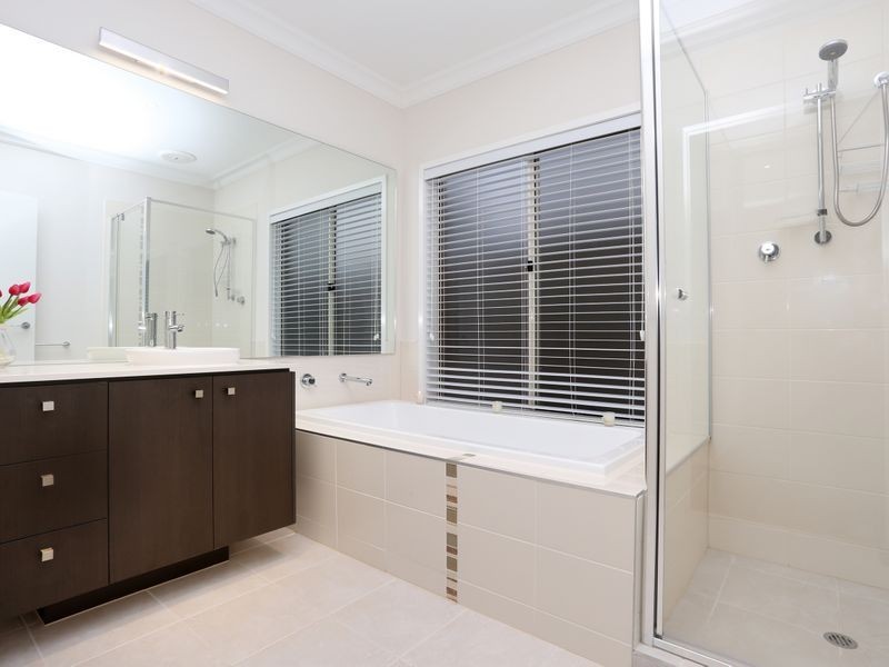 4 Tiarella Street, Point Cook VIC 3030