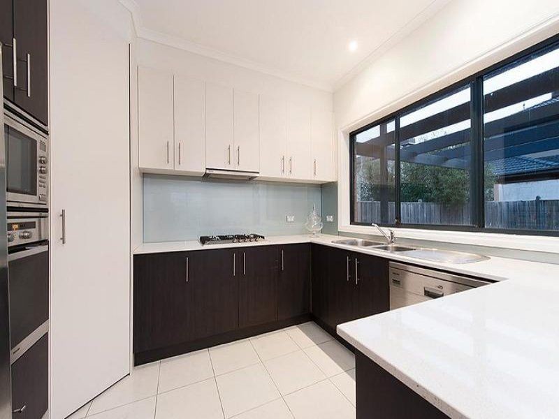 39 Riverglades Drive, Sanctuary Lakes VIC 3030