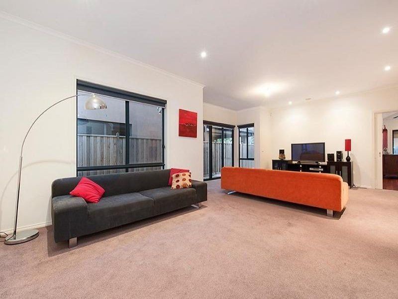 39 Riverglades Drive, Sanctuary Lakes VIC 3030