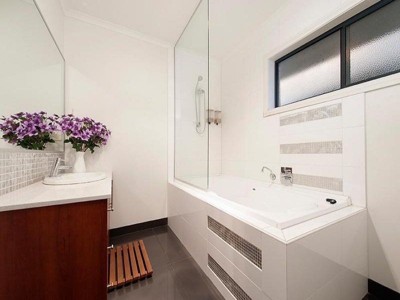 39 Riverglades Drive, Sanctuary Lakes VIC 3030