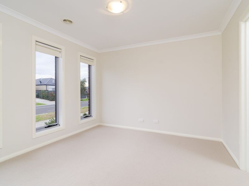 5 Elegante Road, Point Cook VIC 3030