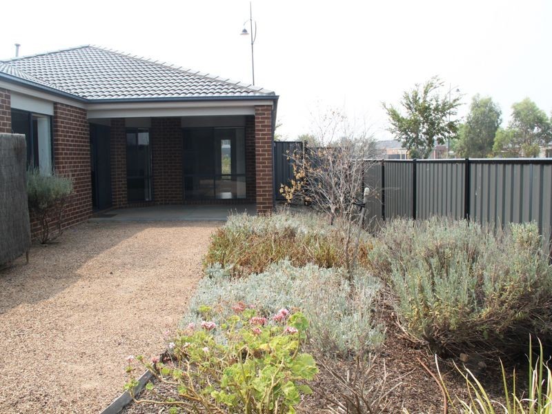 1 Bronhill Vista, Point Cook VIC 3030