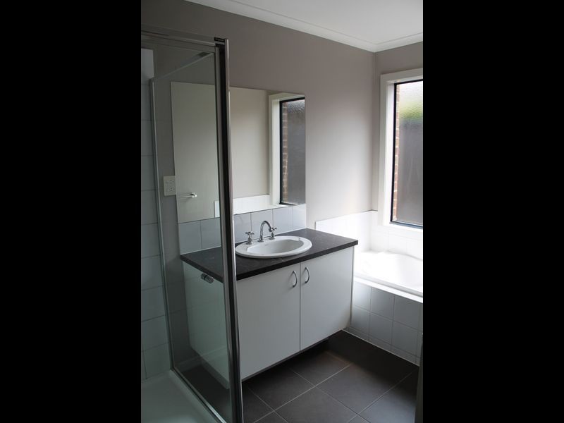 1 Bronhill Vista, Point Cook VIC 3030