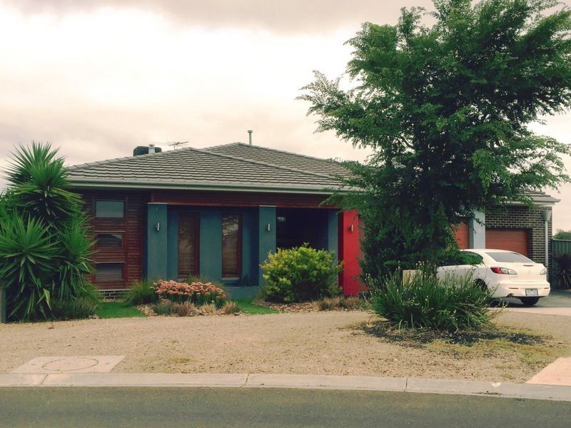 8 Maxwell Street, Point Cook VIC 3030