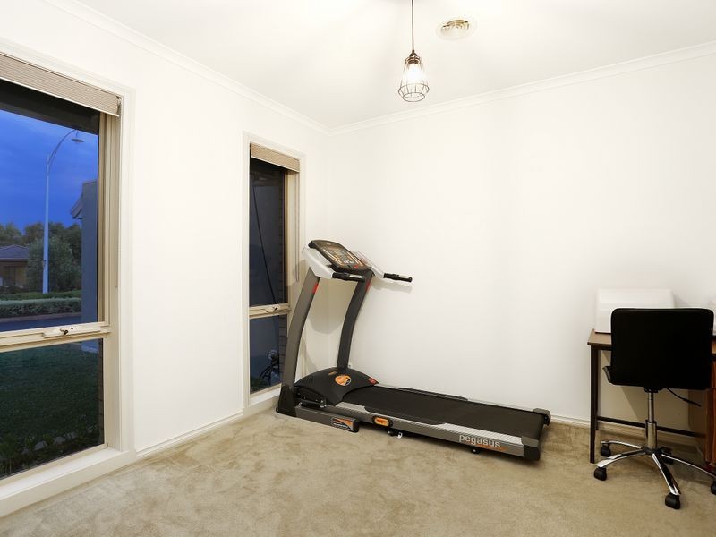 8 The Esplanade, Sanctuary Lakes VIC 3030