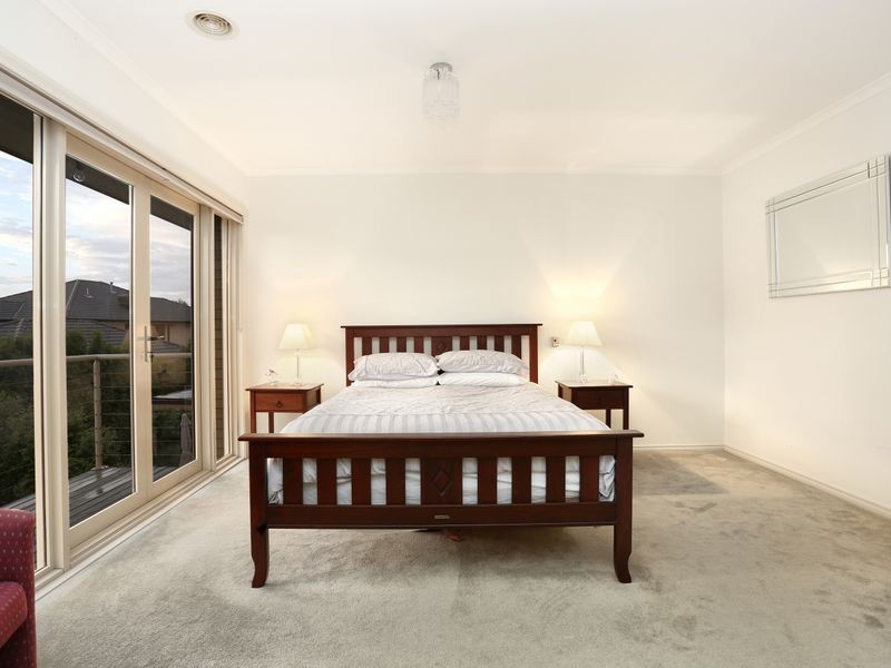 8 The Esplanade, Sanctuary Lakes VIC 3030