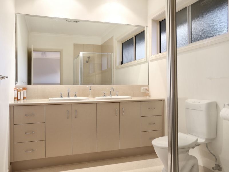 8 The Esplanade, Sanctuary Lakes VIC 3030