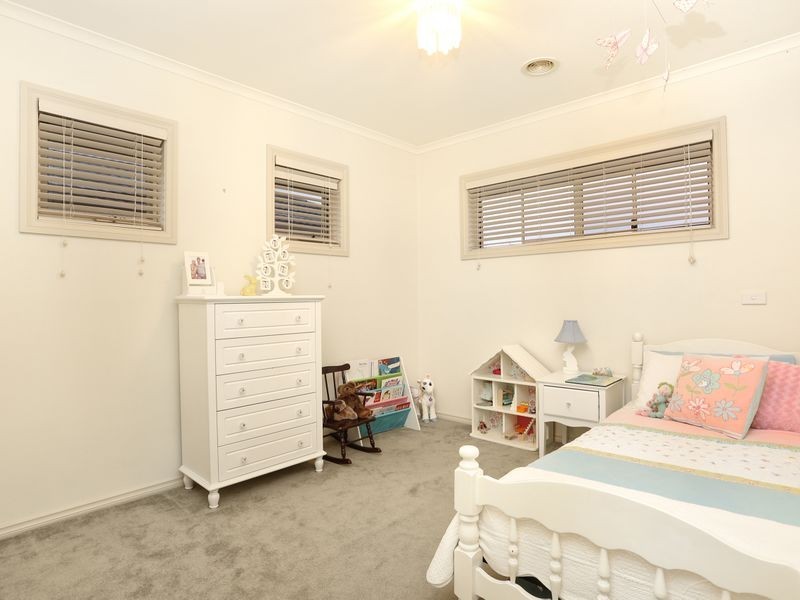 8 The Esplanade, Sanctuary Lakes VIC 3030