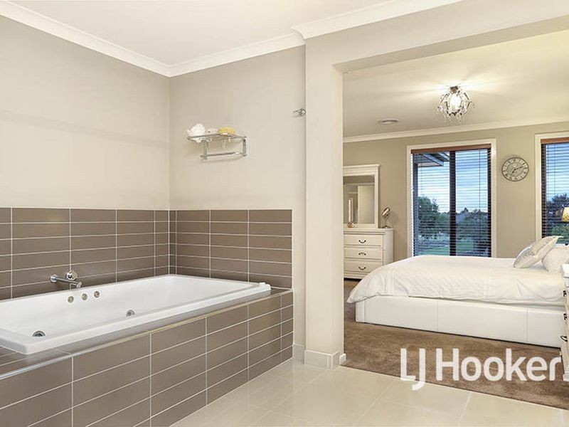 105 Tom Roberts Parade, Point Cook VIC 3030