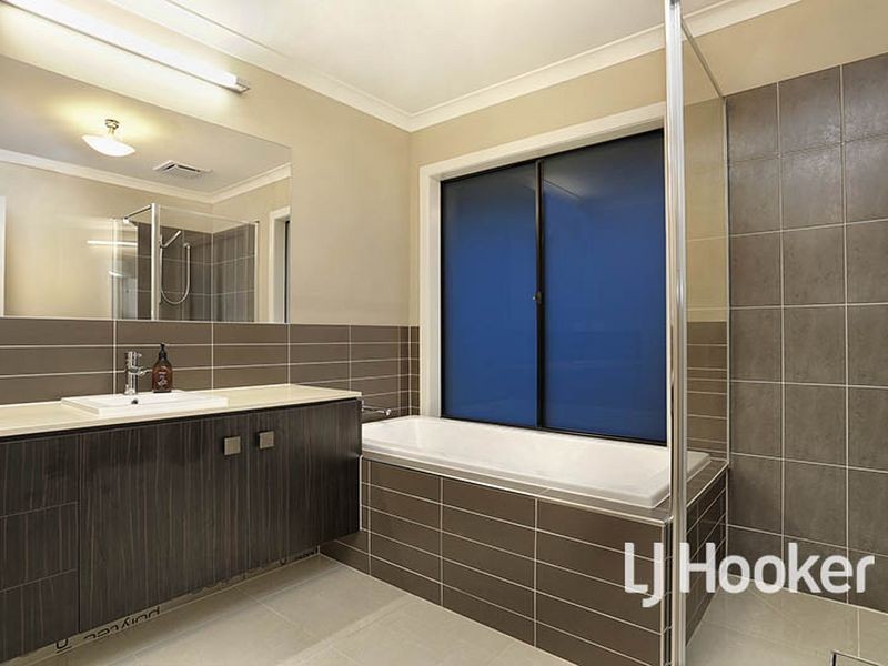 105 Tom Roberts Parade, Point Cook VIC 3030