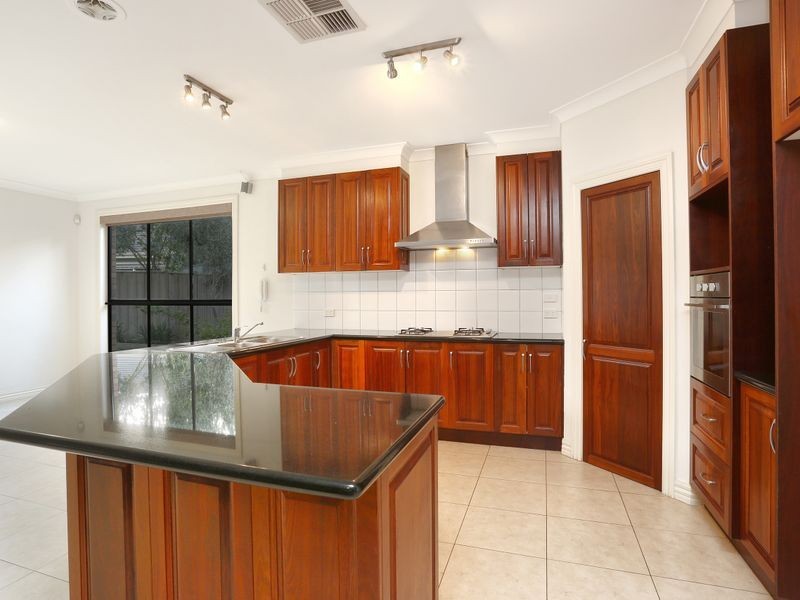 3 The Point, Sanctuary Lakes VIC 3030