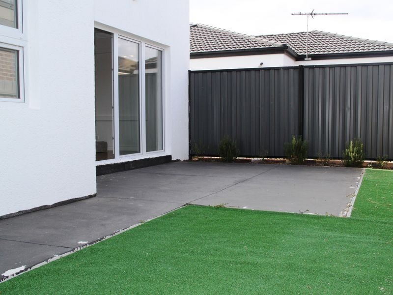 2/10 Saddle Wynd, Truganina VIC 3029