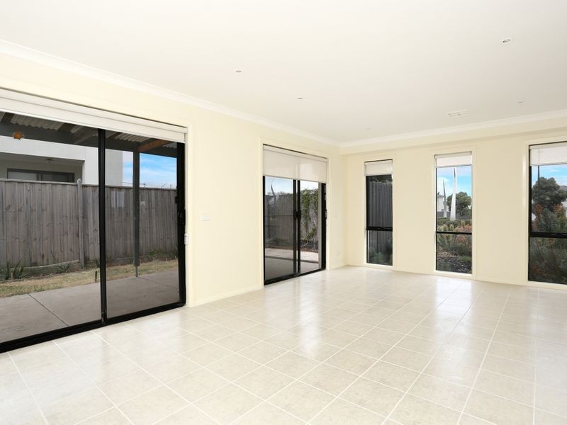 17 Regent Close, Burnside Heights VIC 3023