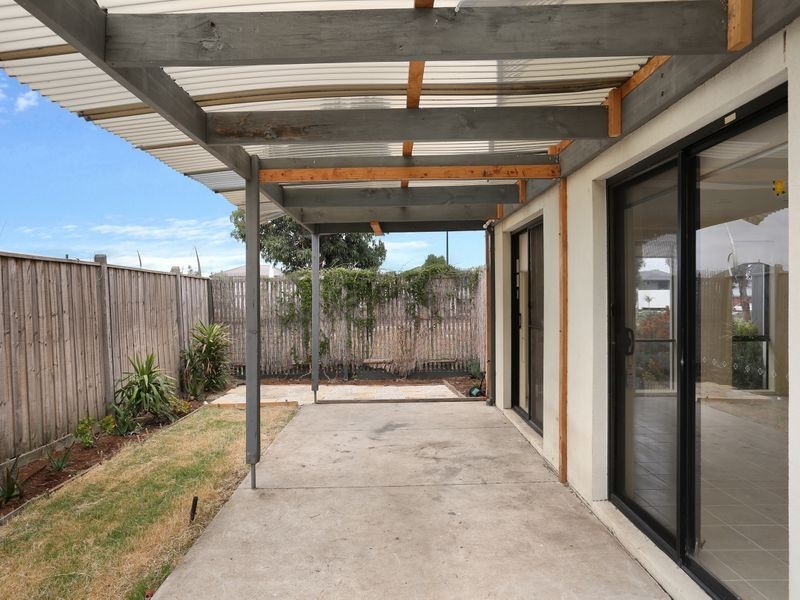 17 Regent Close, Burnside Heights VIC 3023