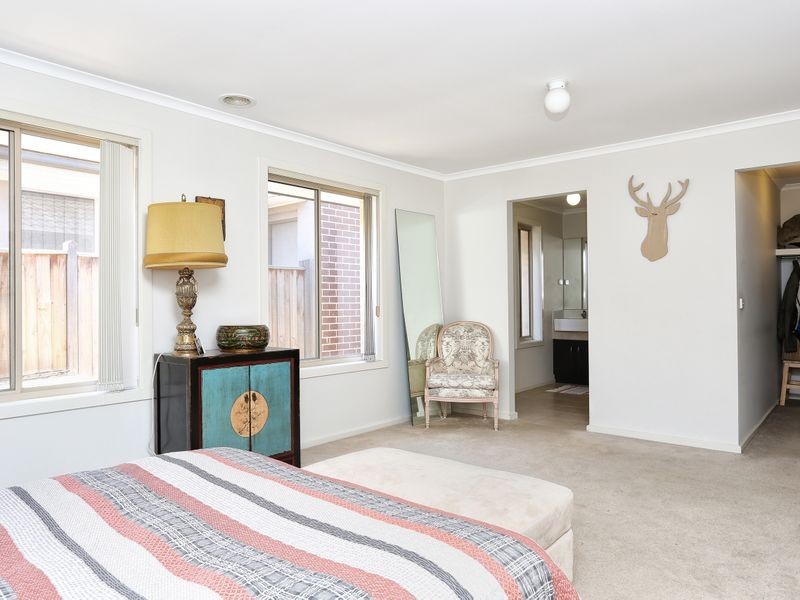 101 Middle Park Drive, Sanctuary Lakes VIC 3030