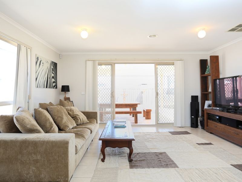 101 Middle Park Drive, Sanctuary Lakes VIC 3030