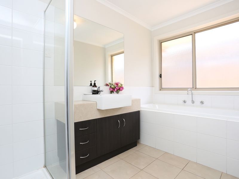 101 Middle Park Drive, Sanctuary Lakes VIC 3030