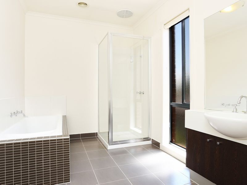 10 Portmans Lane, Point Cook VIC 3030