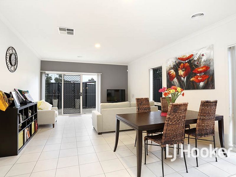 8 Tanner Mews, Point Cook VIC 3030