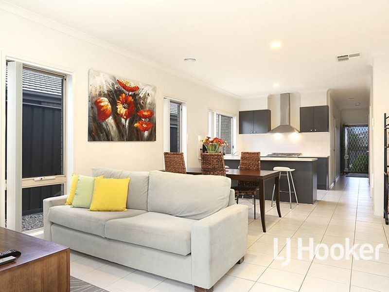 8 Tanner Mews, Point Cook VIC 3030