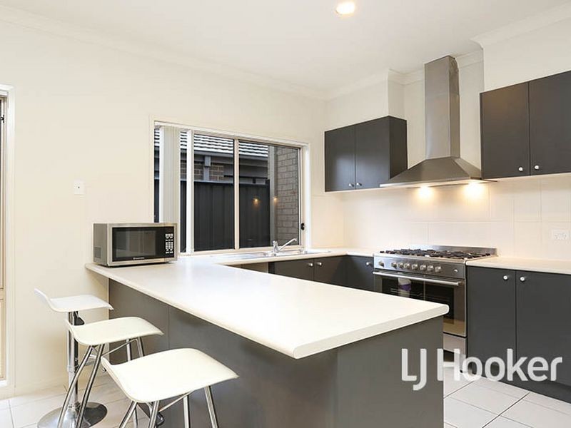 8 Tanner Mews, Point Cook VIC 3030