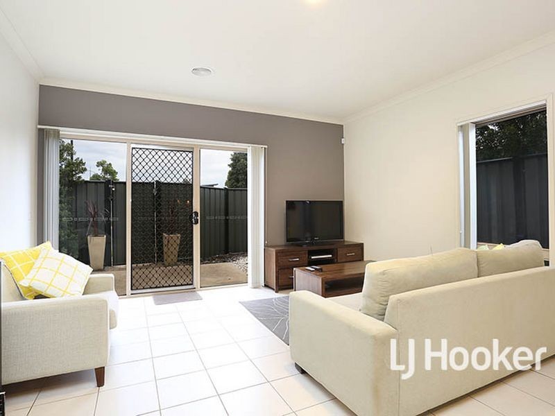 8 Tanner Mews, Point Cook VIC 3030